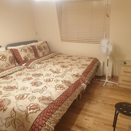 London Luxury 3 Bedroom 2 Bathrooms Flat 1 Min To Redbridge Station Free Parking & Wifi Wanstead Bagian luar foto