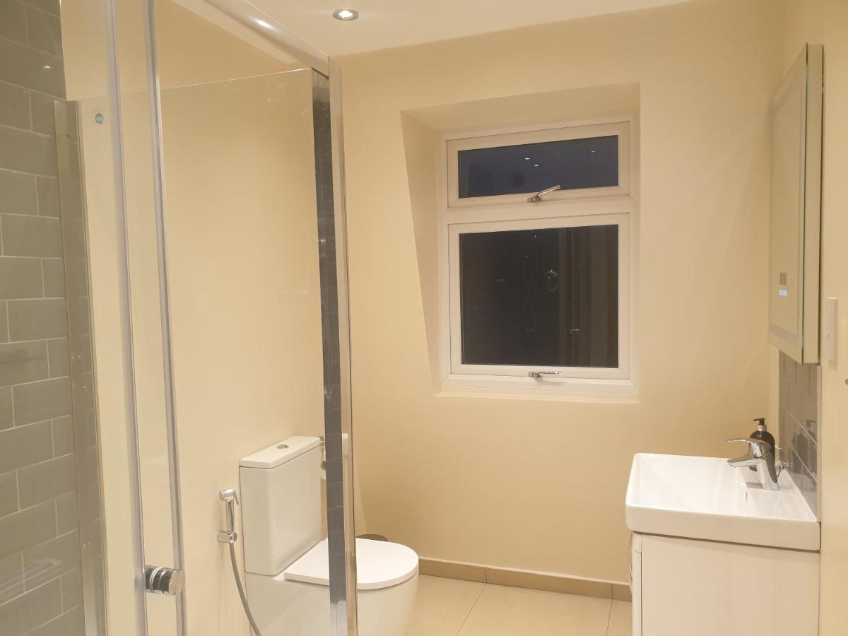 London Luxury 3 Bedroom 2 Bathrooms Flat 1 Min To Redbridge Station Free Parking & Wifi Wanstead Bagian luar foto