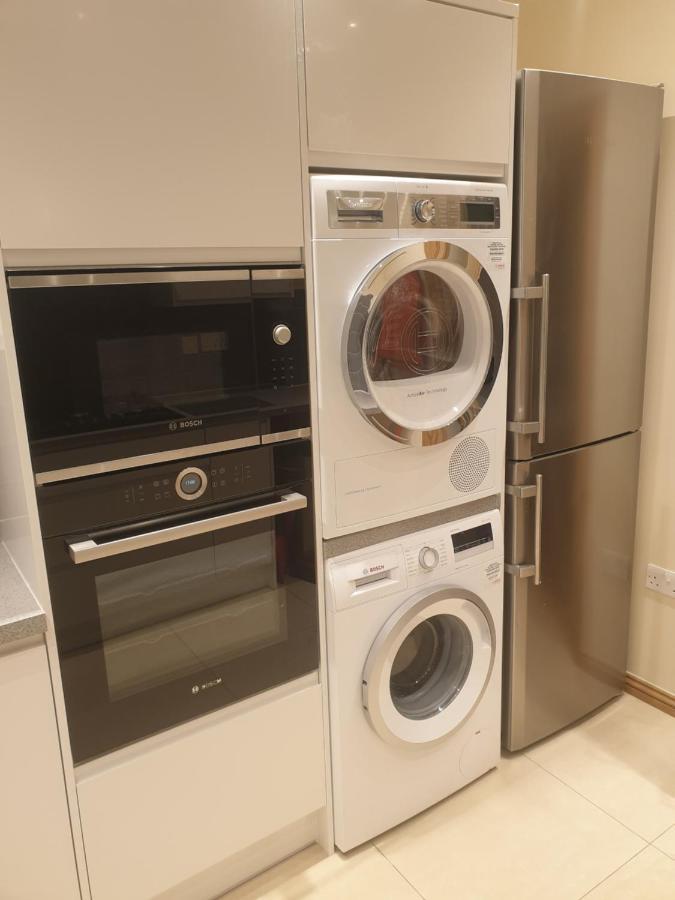 London Luxury 3 Bedroom 2 Bathrooms Flat 1 Min To Redbridge Station Free Parking & Wifi Wanstead Bagian luar foto