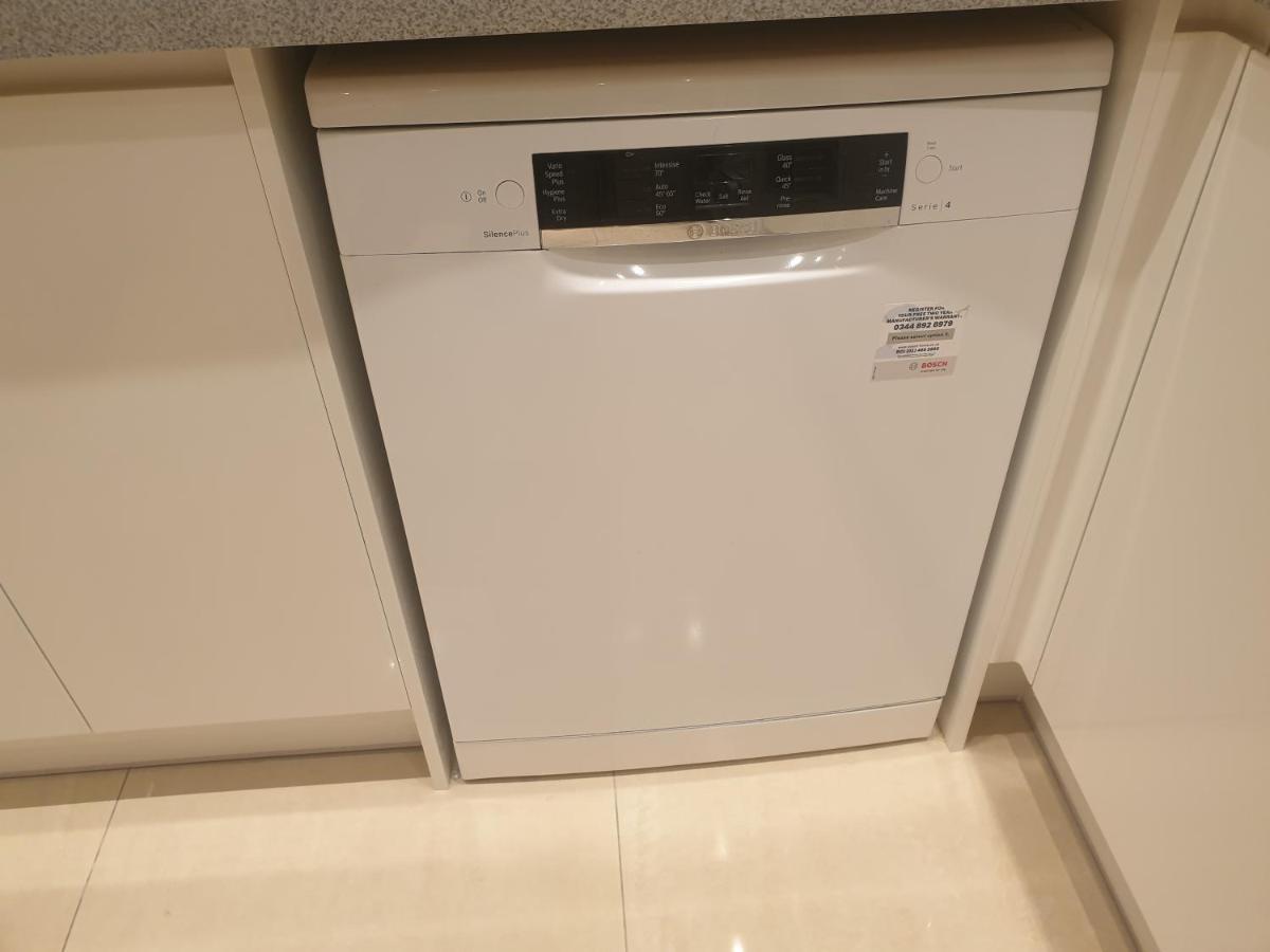 London Luxury 3 Bedroom 2 Bathrooms Flat 1 Min To Redbridge Station Free Parking & Wifi Wanstead Bagian luar foto
