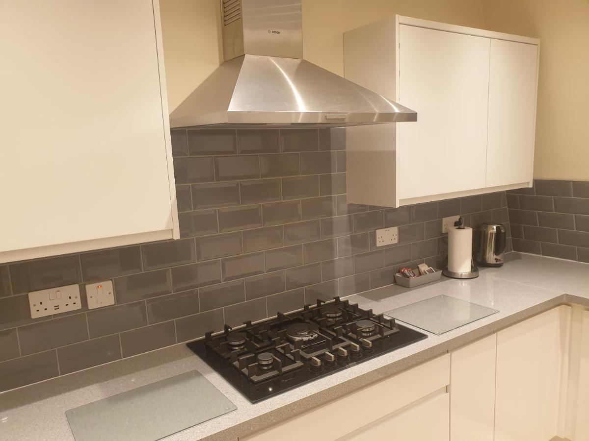 London Luxury 3 Bedroom 2 Bathrooms Flat 1 Min To Redbridge Station Free Parking & Wifi Wanstead Bagian luar foto