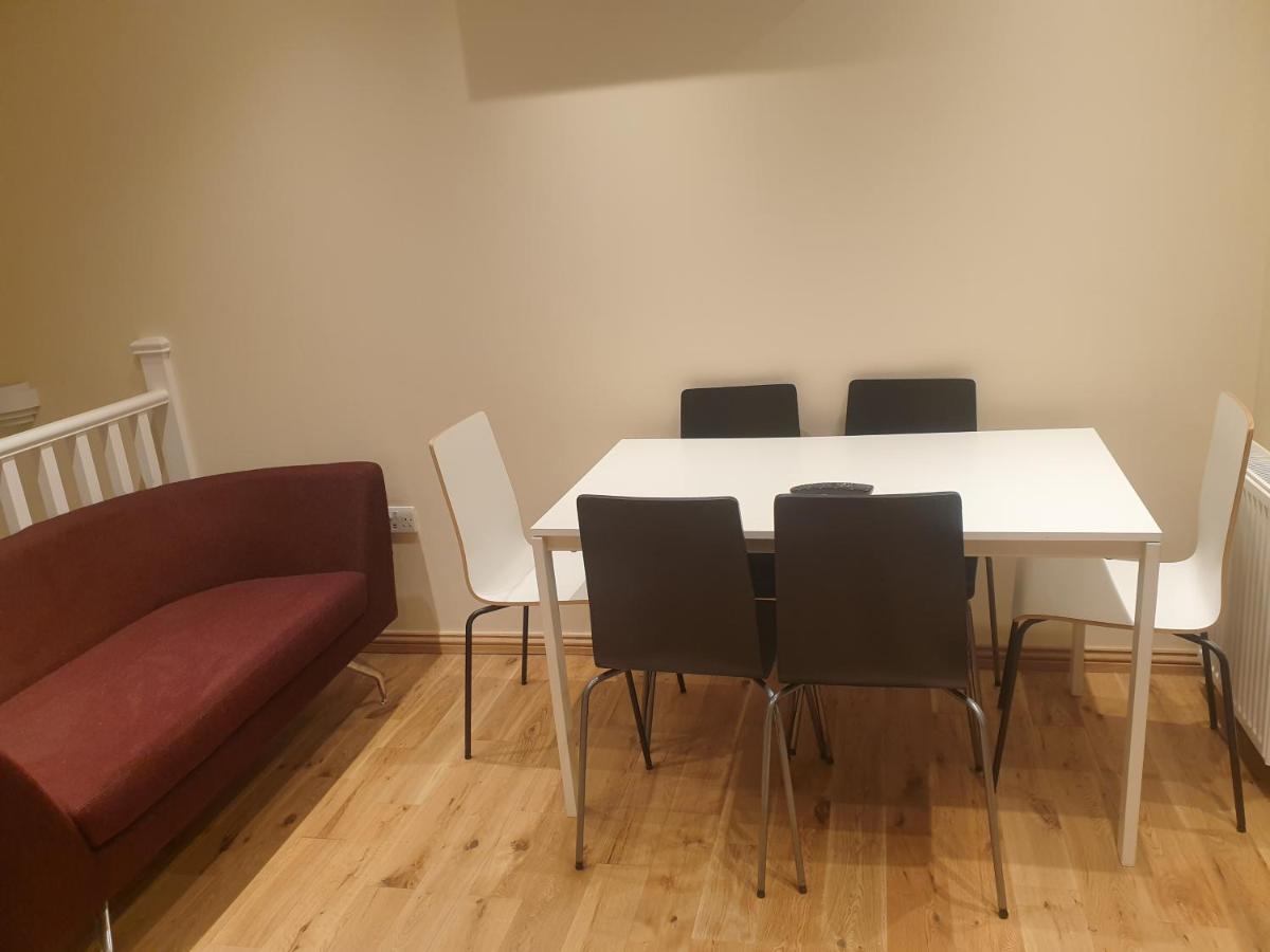 London Luxury 3 Bedroom 2 Bathrooms Flat 1 Min To Redbridge Station Free Parking & Wifi Wanstead Bagian luar foto